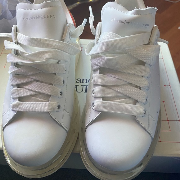 Alexander McQueen - Picture 2 of 6